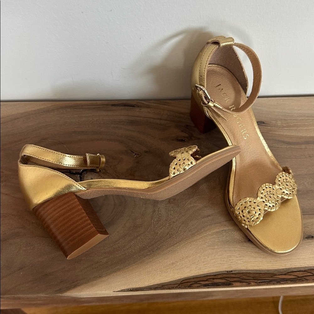 Like New! Jack Rogers Lauren Ankle Strap in Gold Size 6M - Picture 5 of 5